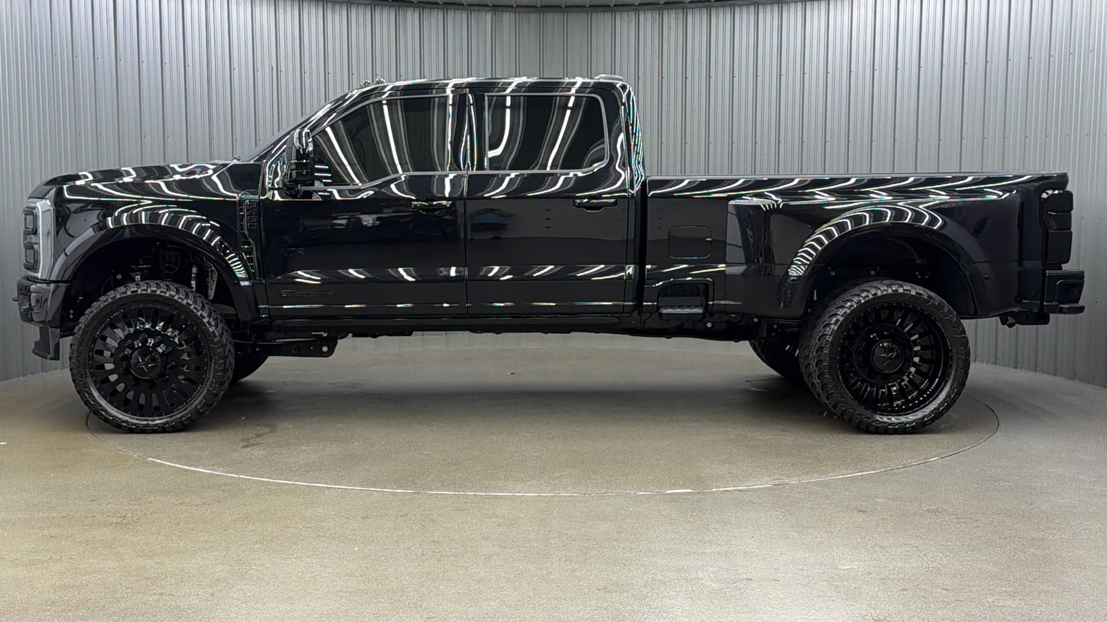 Used 2026 Ford F450 Platinum w/ FX4 Off-Road Package AWD/4WD image 2