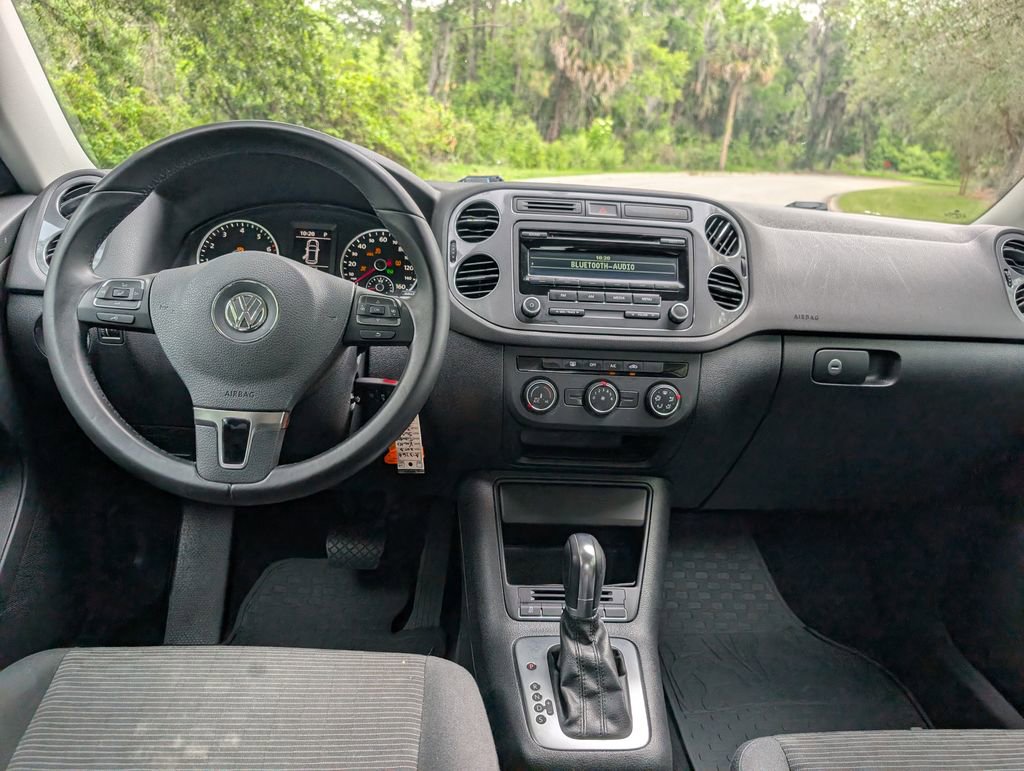 Used 2013 Volkswagen Tiguan S FWD image 9