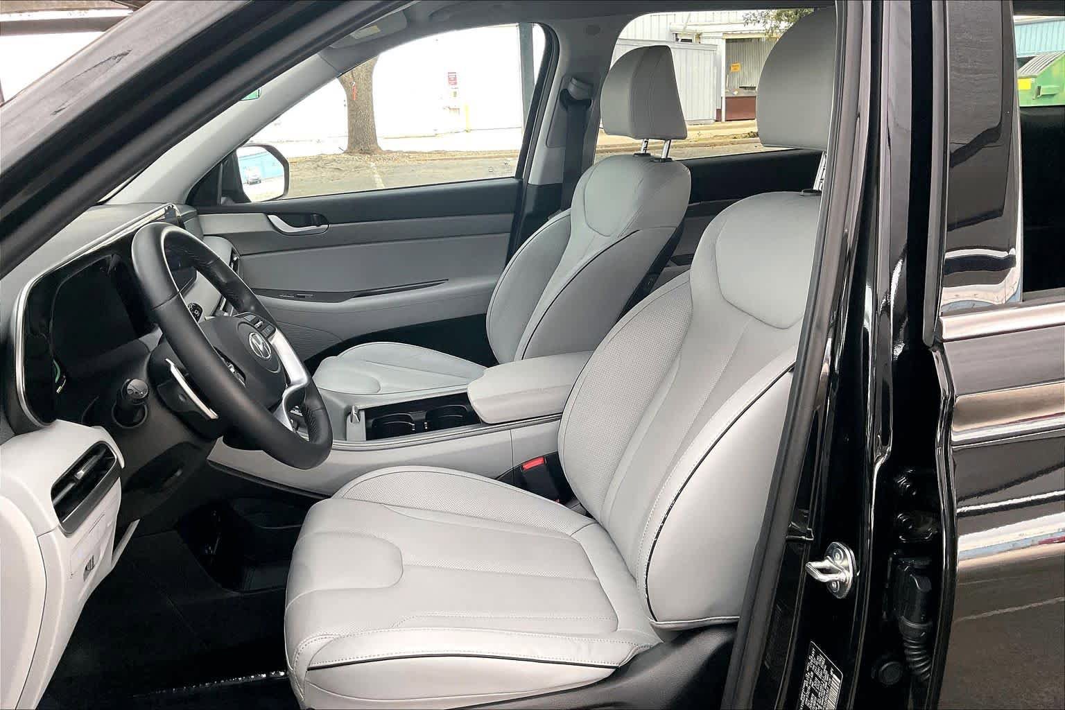 Used 2025 Hyundai Palisade SEL FWD image 8