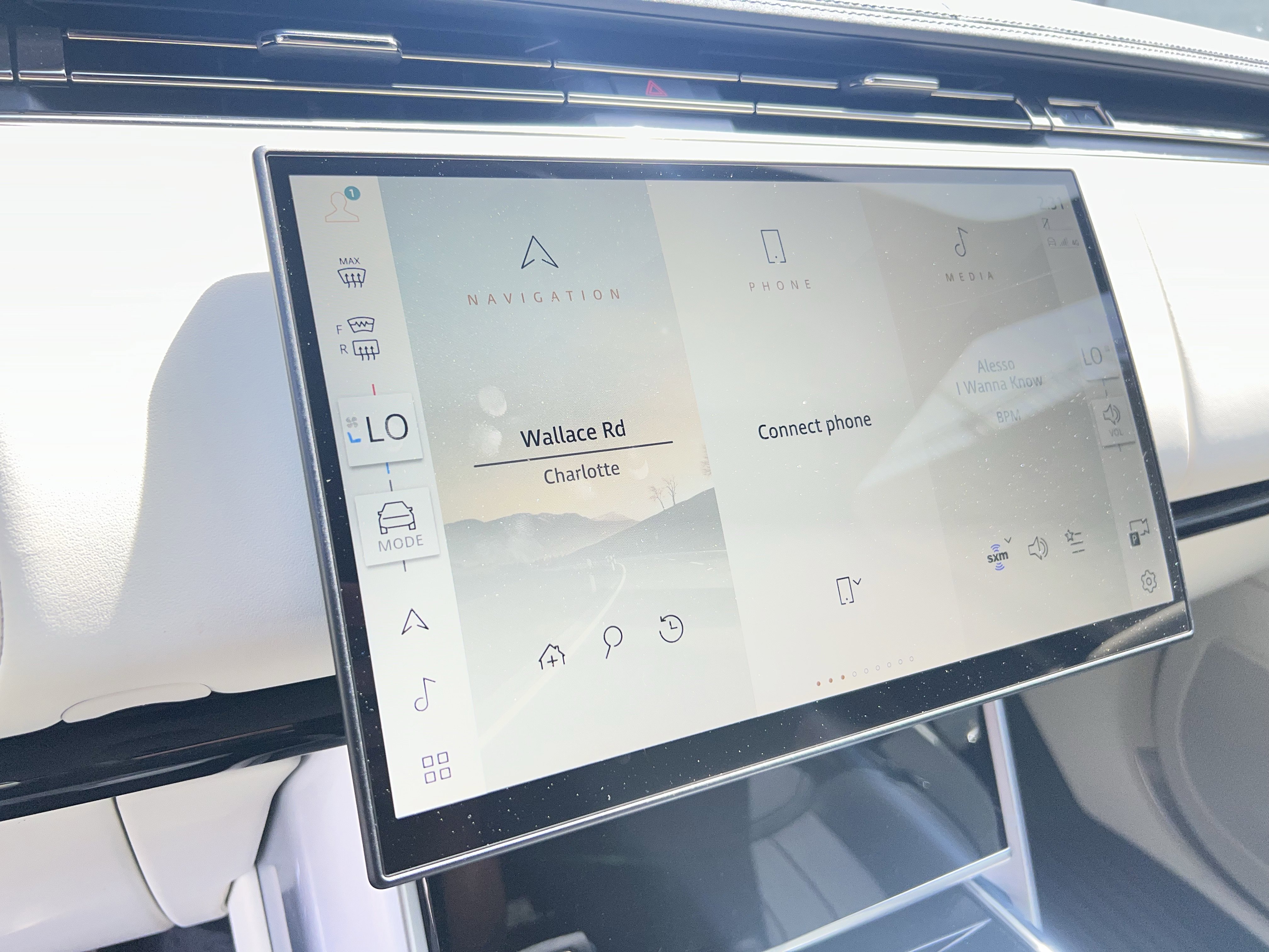 Certified 2024 Land Rover Range Rover SE image 25