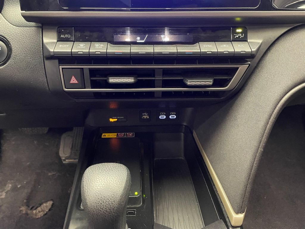 Used 2025 Toyota Camry LE FWD image 26