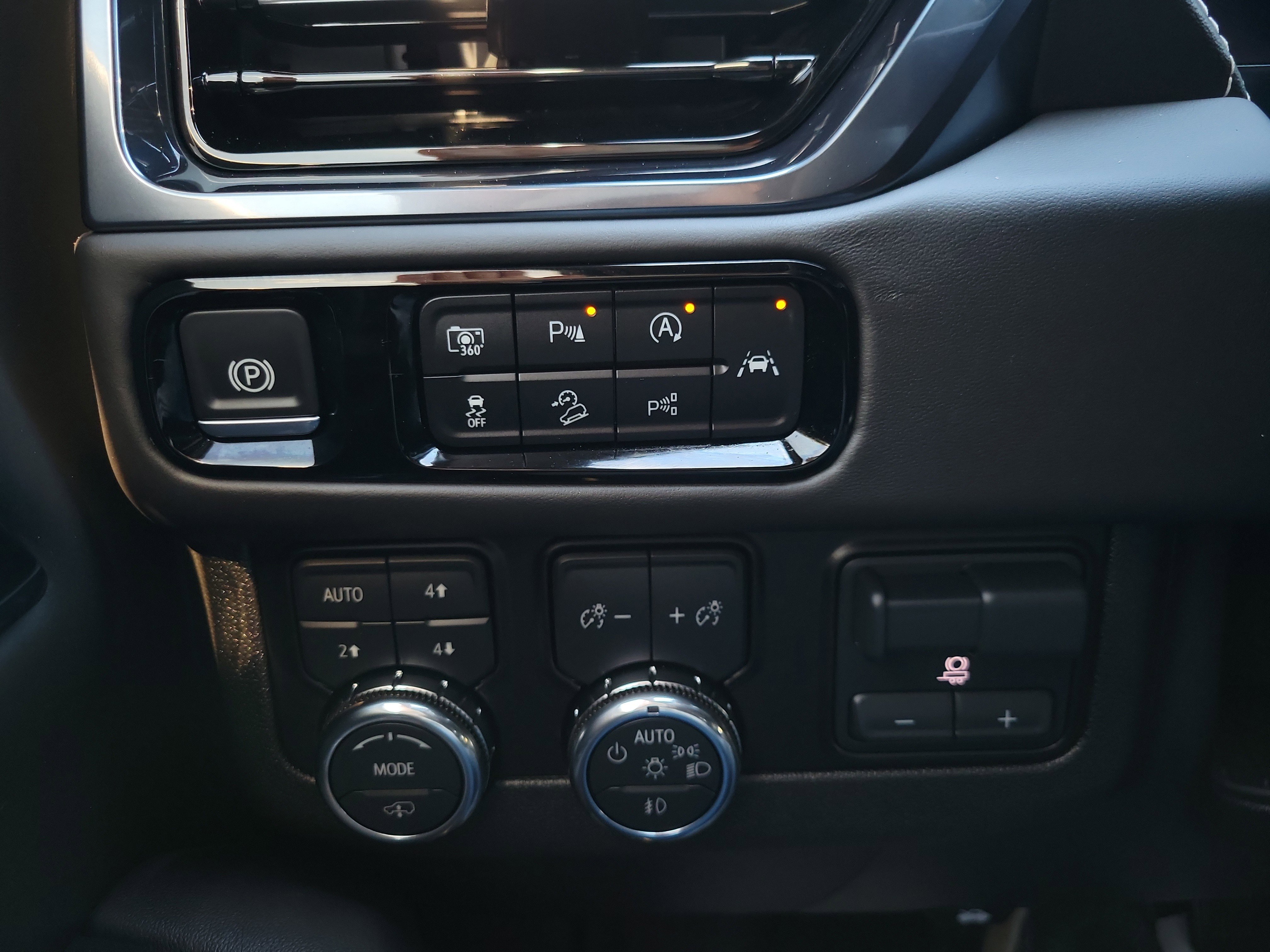 Certified 2025 GMC Yukon AT4 Ultimate image 28