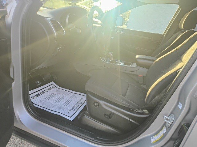 Used 2019 Jeep Grand Cherokee Laredo image 11