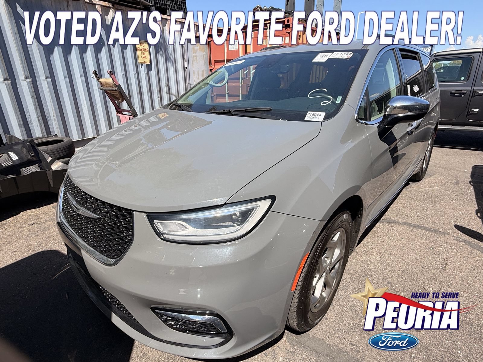 Used 2023 Chrysler Pacifica Limited FWD image 1