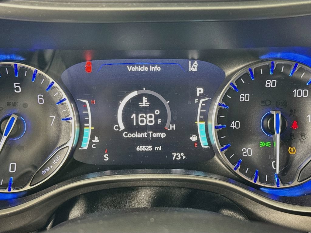 Used 2024 Chrysler Pacifica Touring-L FWD image 12
