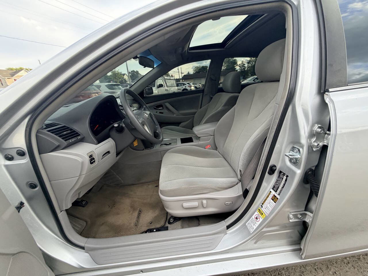 Used 2009 Toyota Camry LE FWD image 26