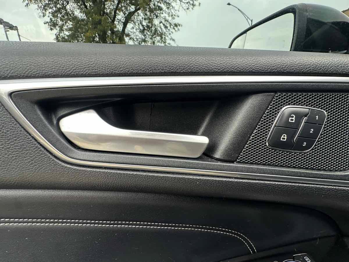 Used 2018 Ford Edge Titanium AWD/4WD image 26