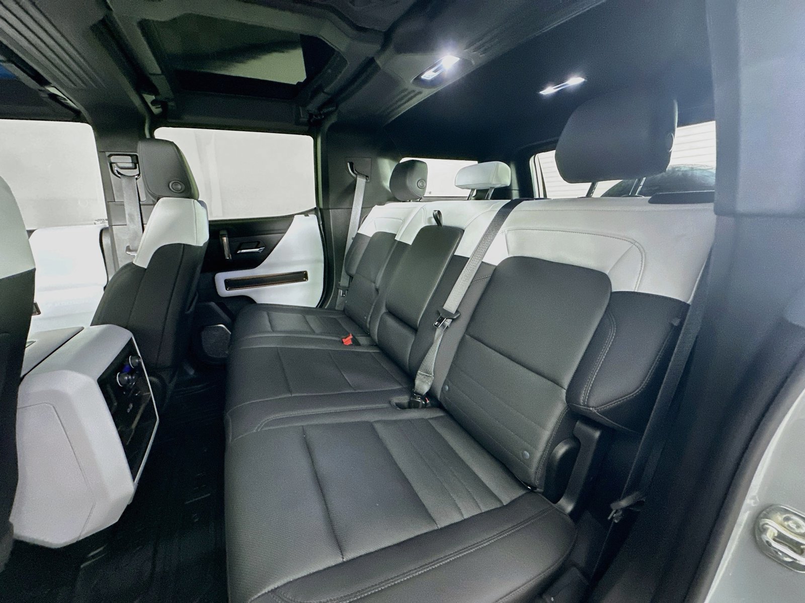 Used 2024 GMC Hummer EV 2X w/ LPO, Illumination Package AWD/4WD image 27
