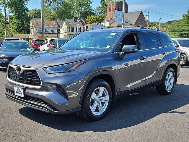 Used 2023 Toyota Highlander L AWD/4WD image 3