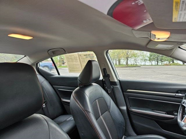 Used 2024 Nissan Altima 2.5 SR FWD image 12