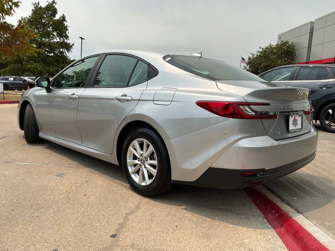 Used 2025 Toyota Camry LE FWD image 8