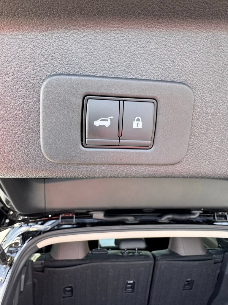 Used 2025 Nissan Murano Platinum AWD/4WD image 17