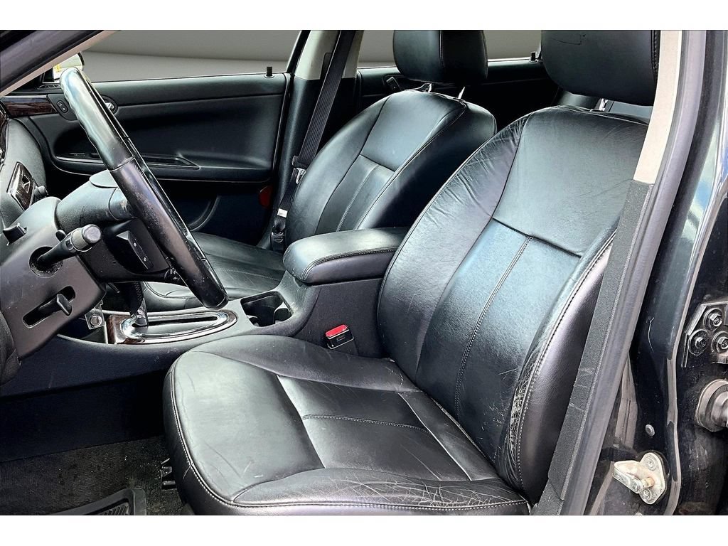 Used 2013 Chevrolet Impala LTZ FWD image 24
