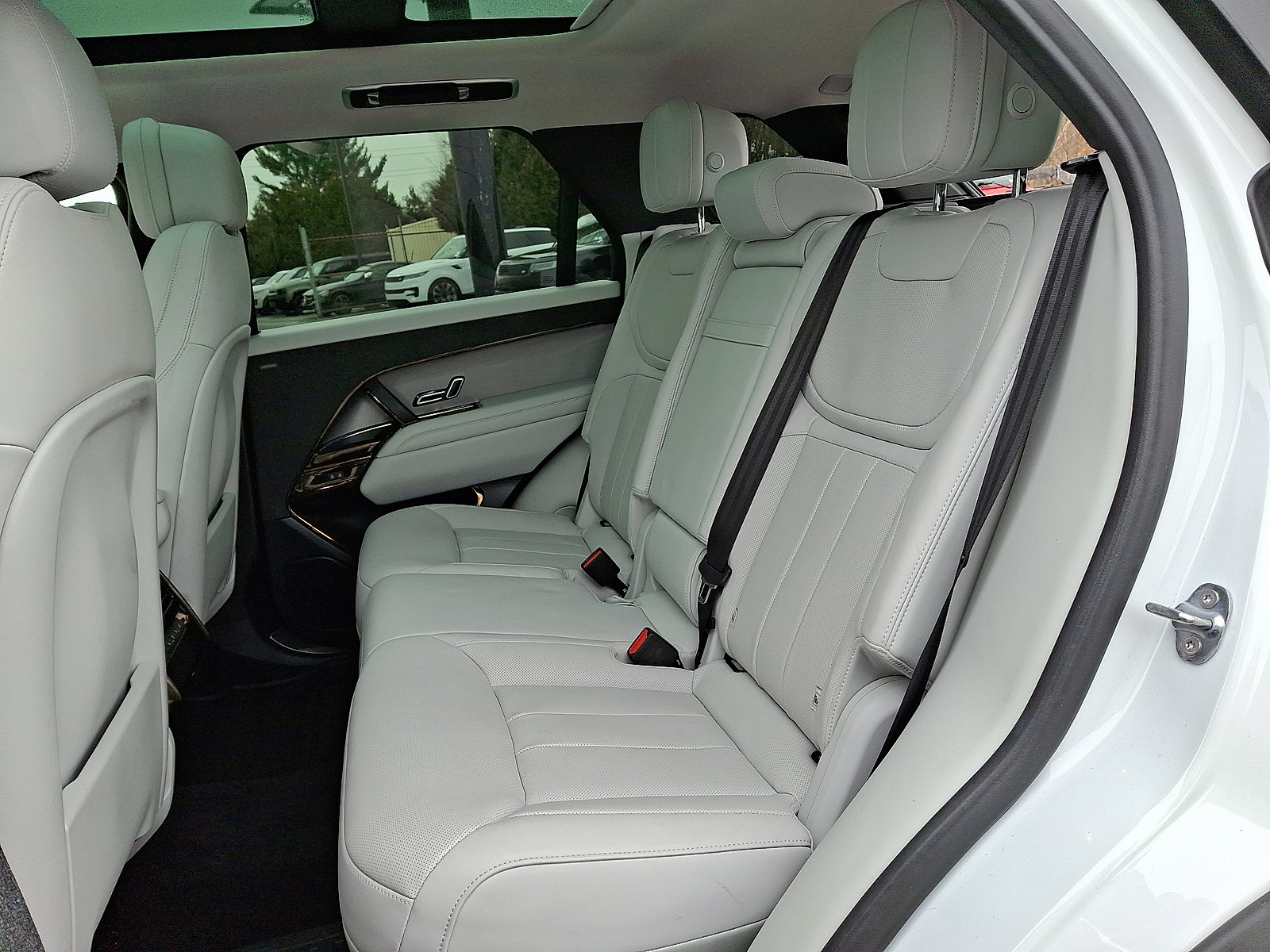Used 2023 Land Rover Range Rover Sport SE AWD/4WD image 13