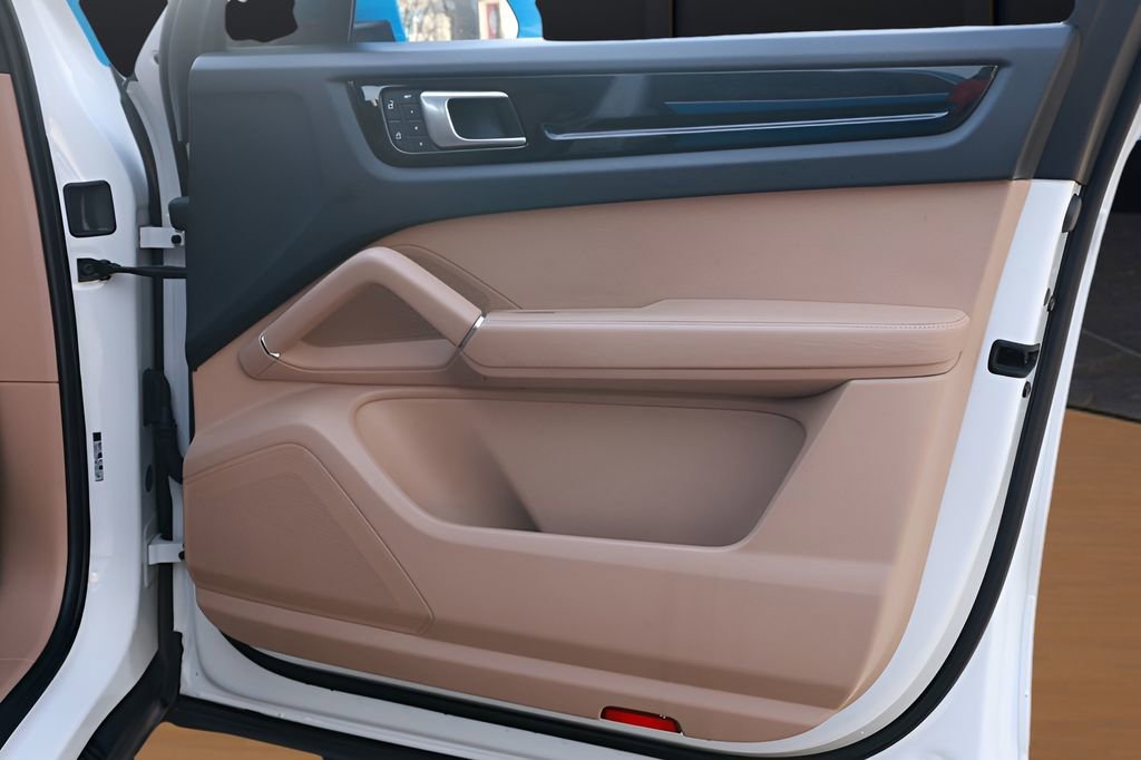 Used 2023 Porsche Cayenne image 17