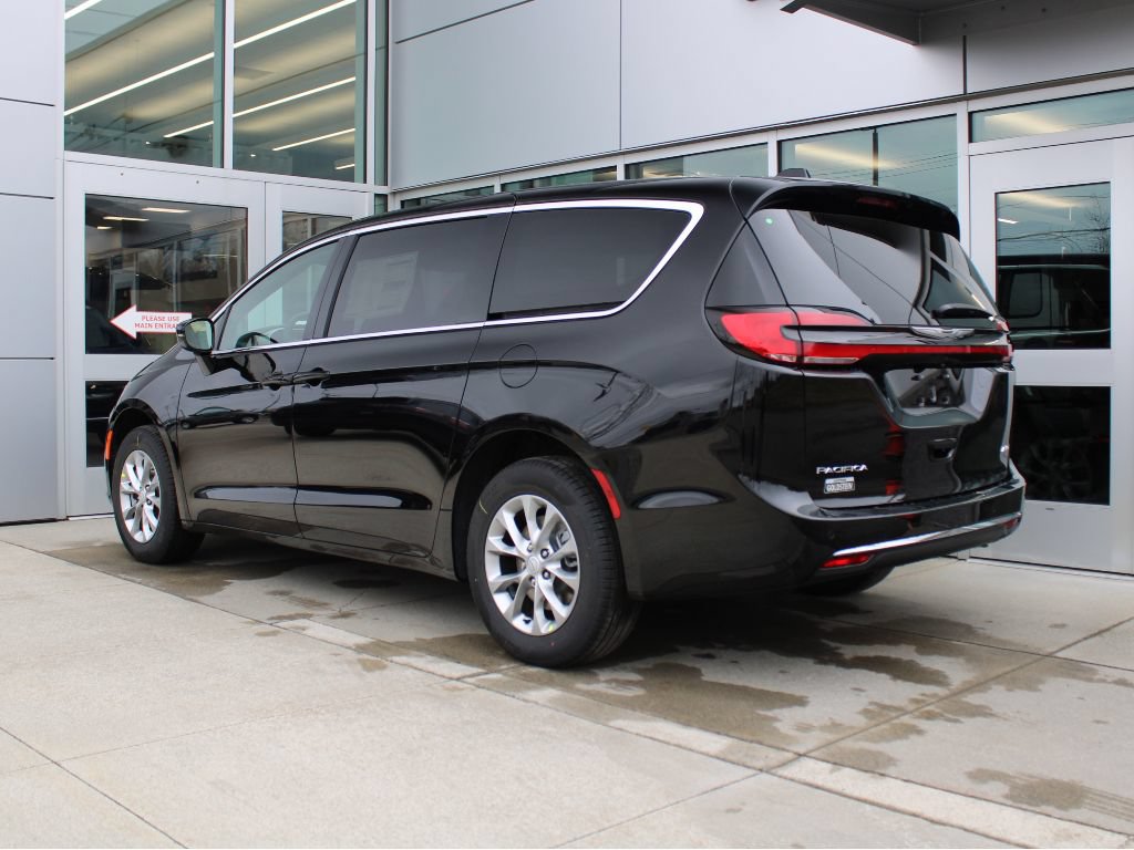 New 2026 Chrysler Pacifica Select AWD/4WD image 6