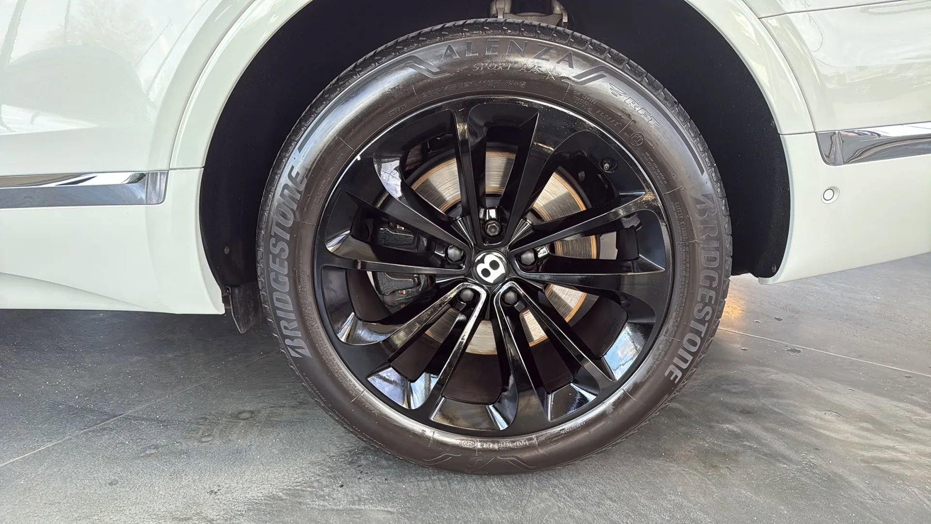 Used 2017 Bentley Bentayga W12 Sport Utility 4D image 26