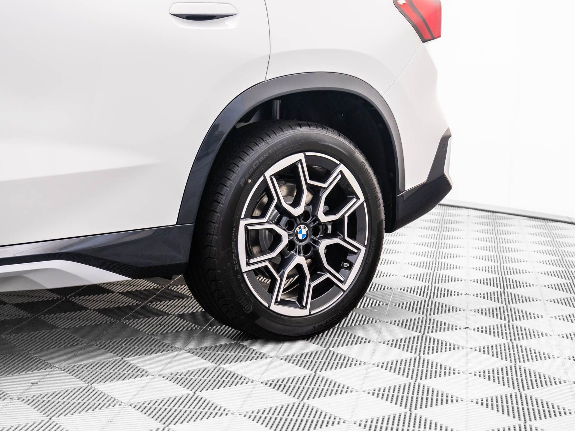 Used 2026 BMW X1 xDrive28i AWD/4WD image 30