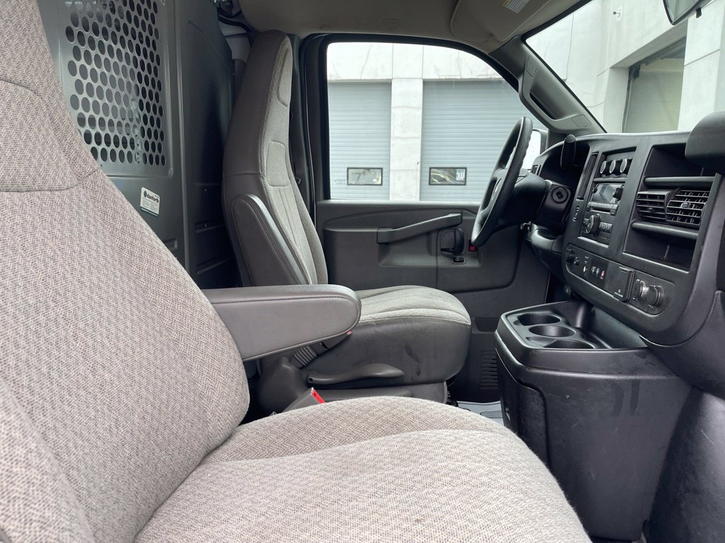 Used 2018 Chevrolet Express 2500 RWD image 22