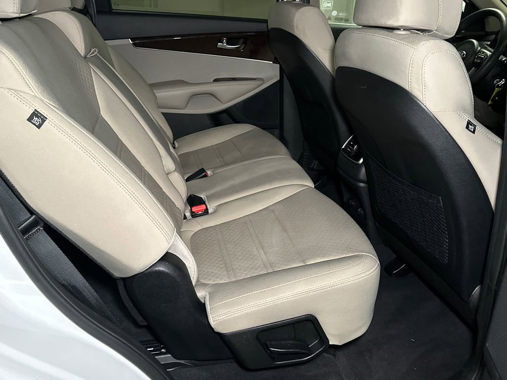 Used 2017 Kia Sorento LX image 12