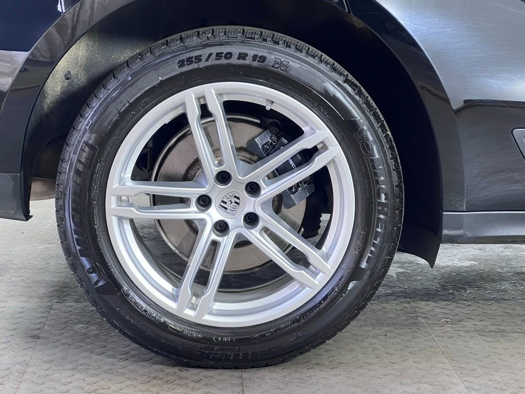 Certified 2025 Porsche Macan image 14