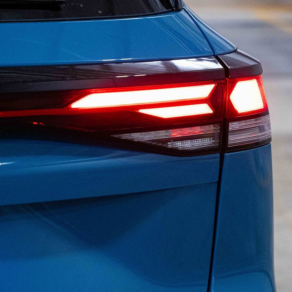 New 2026 Volkswagen Tiguan SE R-Line FWD image 6