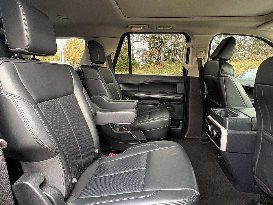 Used 2023 Ford Expedition XLT image 13