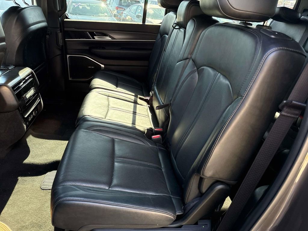 Used 2023 Jeep Wagoneer Series II image 14