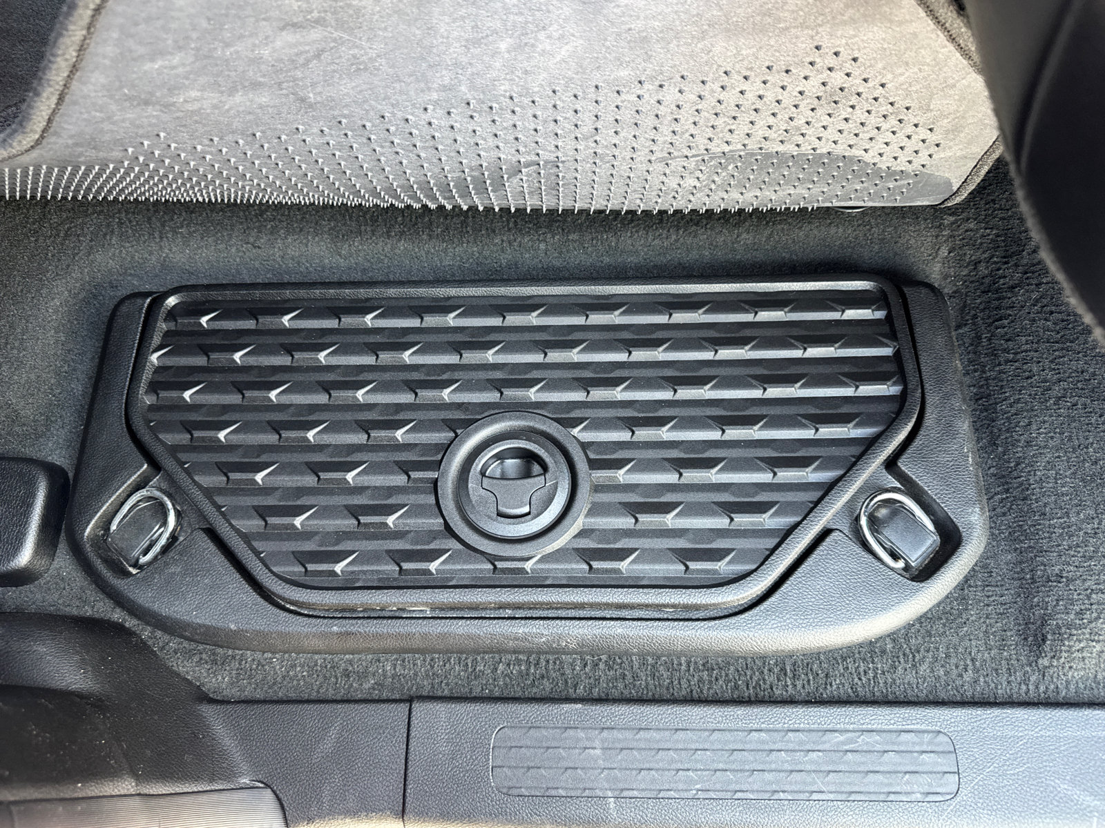 Used 2024 RAM 1500 Laramie AWD/4WD image 7