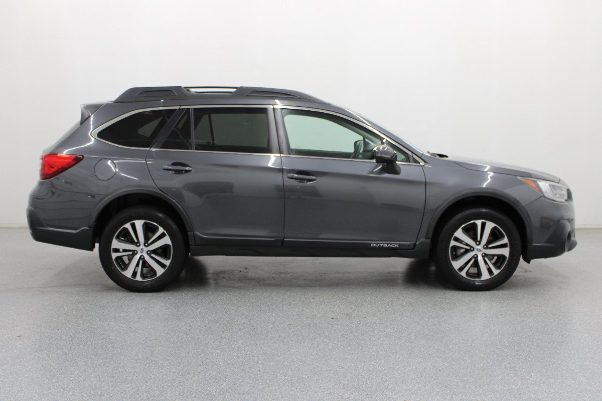 Used 2018 Subaru Outback 3.6R Limited AWD/4WD image 2