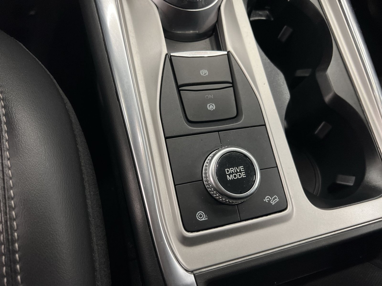 Used 2022 Ford Explorer XLT w/ Equipment Group 202A AWD/4WD image 29