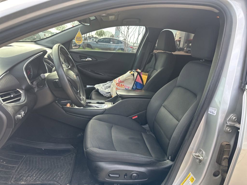 Used 2017 Chevrolet Malibu LT image 11