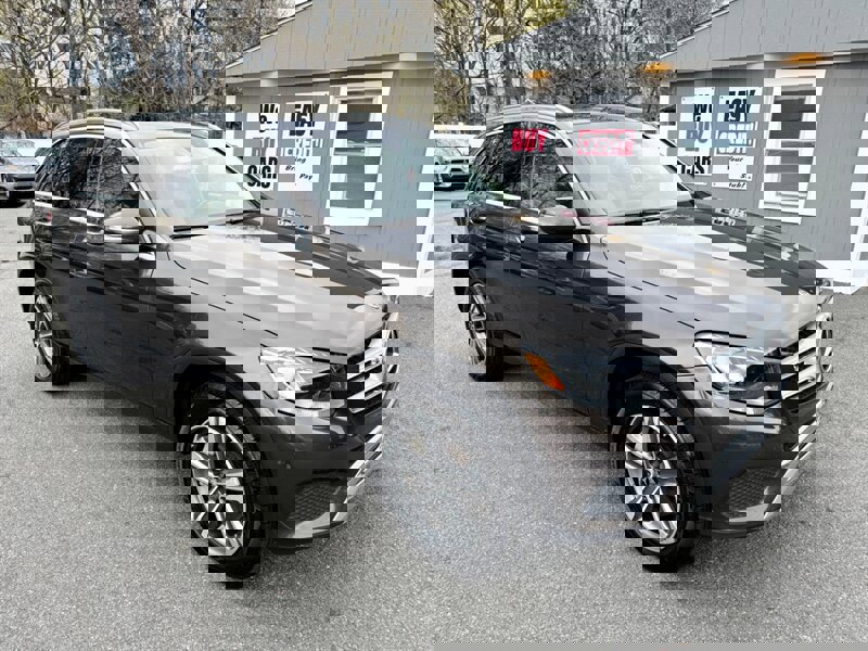 Used 2018 Mercedes-Benz GLC 300 4MATIC w/ Premium Package image 10