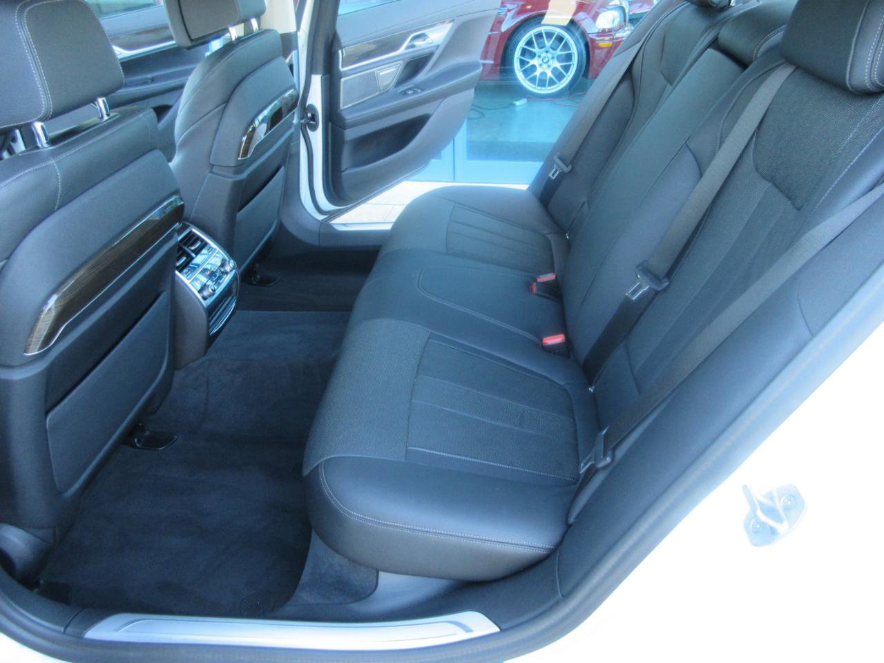 Used 2022 BMW 740i image 37