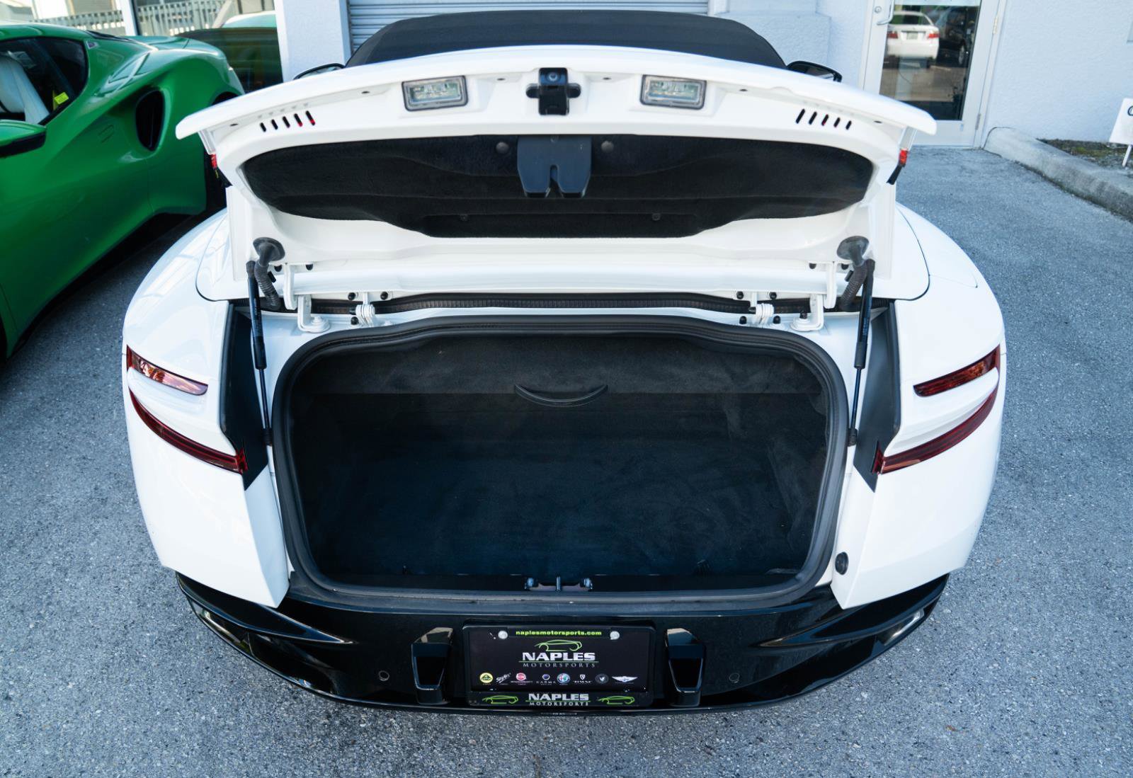 Used 2019 Aston Martin DB11 Volante image 28