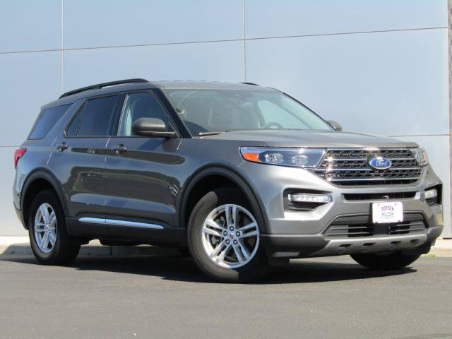 Used 2024 Ford Explorer XLT w/ Equipment Group 202A AWD/4WD image 1