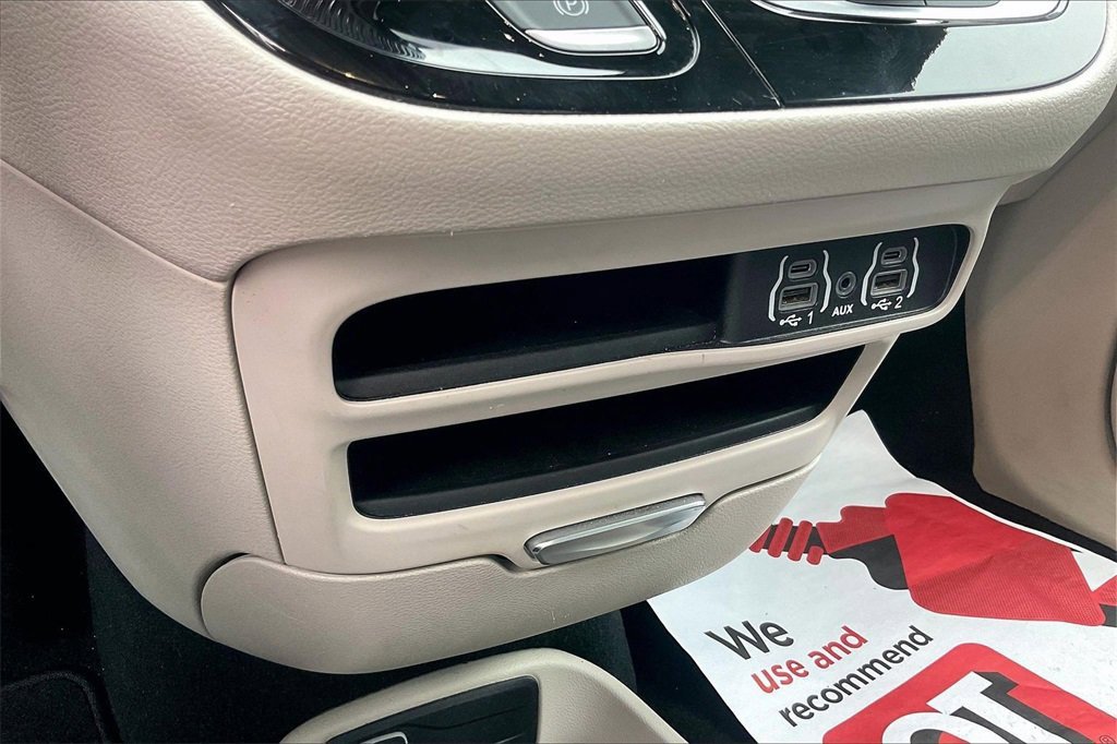 Used 2024 Chrysler Pacifica Touring-L image 21