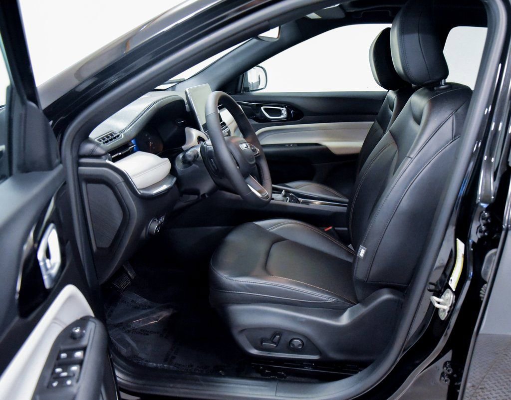 Used 2024 Jeep Compass Limited w/ Sun and Sound Group image 2