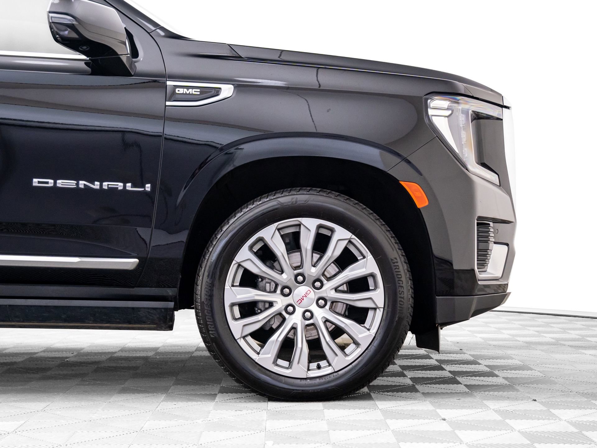 Used 2022 GMC Yukon Denali w/ Denali Premium Package image 35