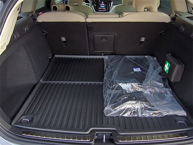 New 2026 Volvo V60 B5 Cross Country Plus w/ Protection Package Premier image 22