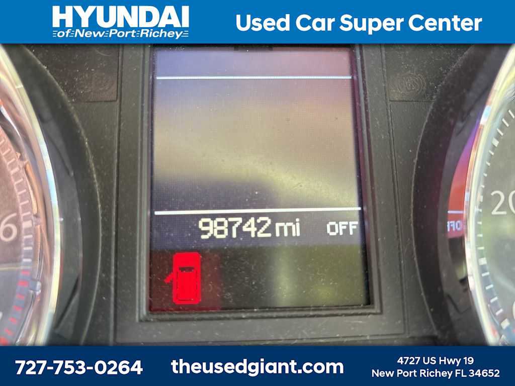 Used 2015 Chrysler Town & Country Touring image 12