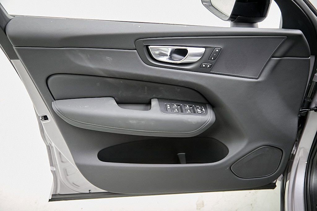 New 2026 Volvo XC60 B5 Core w/ Climate Package image 10