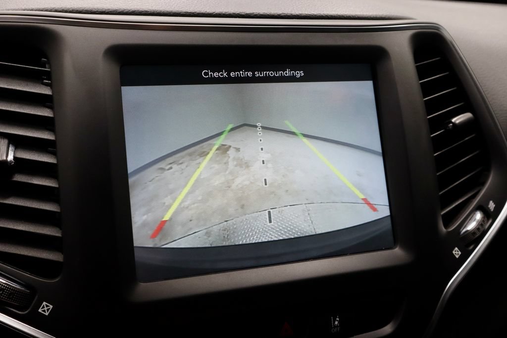 Used 2022 Jeep Cherokee Latitude Lux FWD image 2