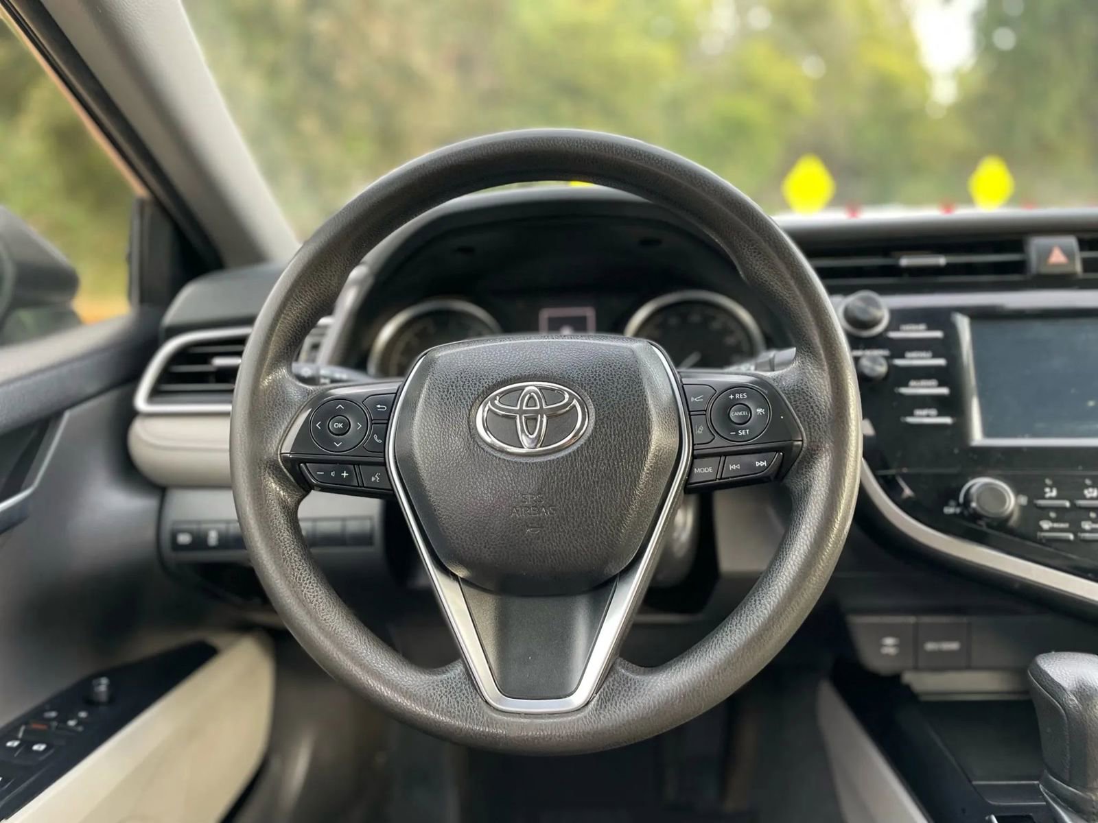 Used 2018 Toyota Camry SE image 12