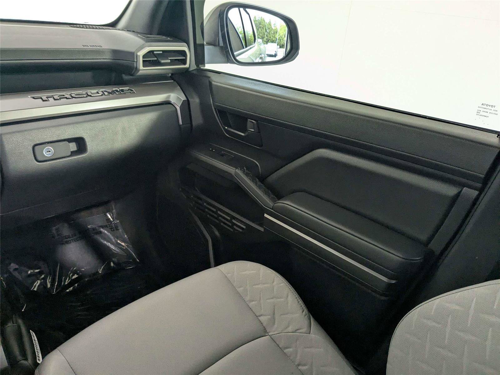Certified 2024 Toyota Tacoma SR5 AWD/4WD image 39