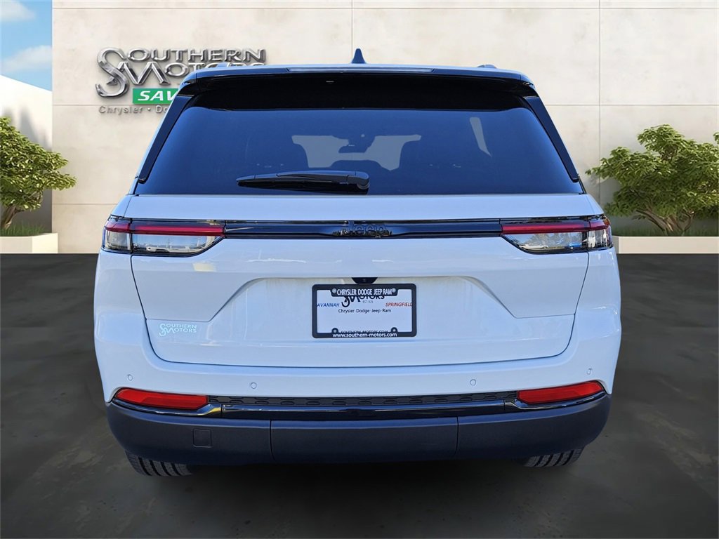 New 2025 Jeep Grand Cherokee Altitude image 4