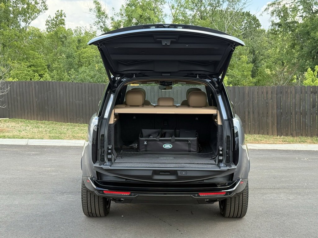 New 2025 Land Rover Range Rover SE image 5