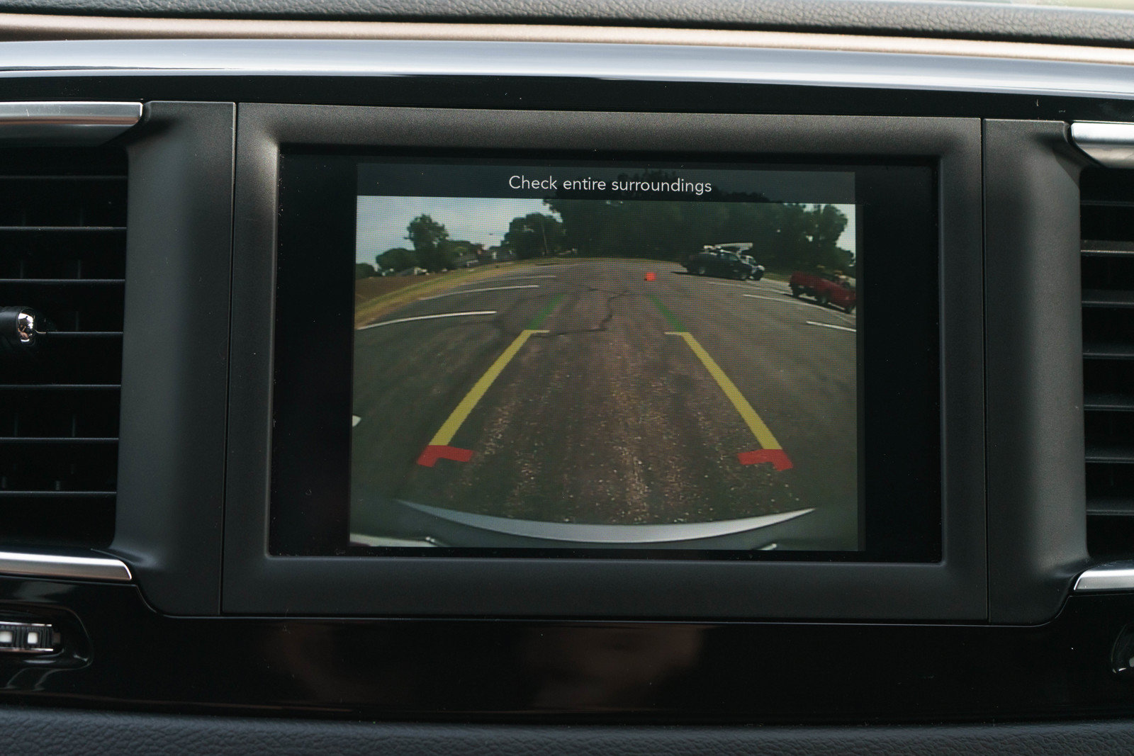 Used 2019 Chrysler Pacifica Touring-L FWD image 16