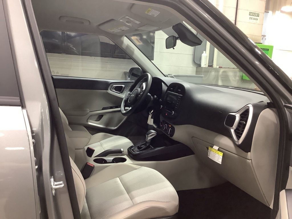 Certified 2025 Kia Soul LX w/ LX Technology Package image 13