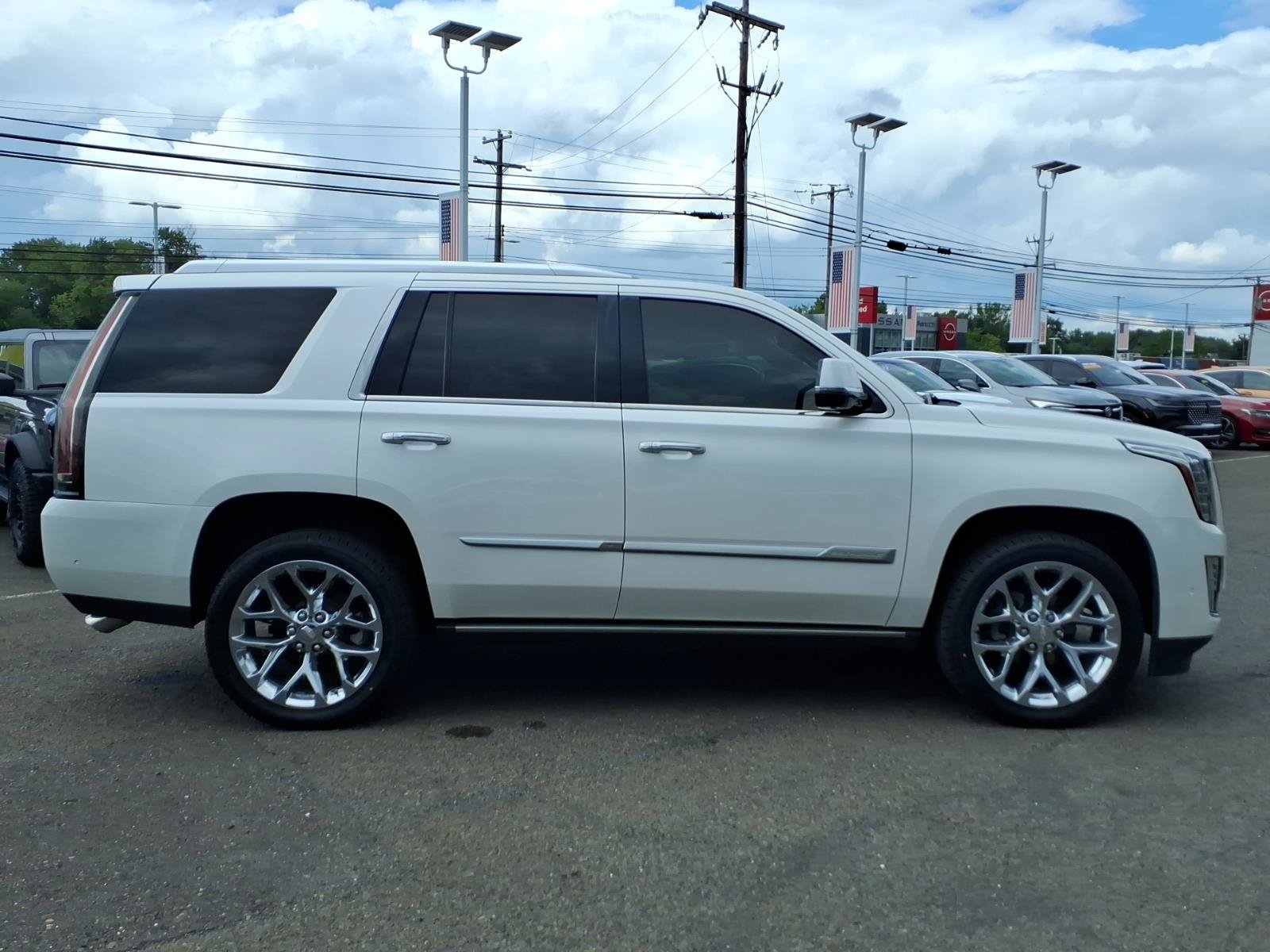 Used 2019 Cadillac Escalade Premium Luxury AWD/4WD image 2